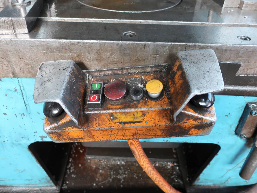 Machines for processing thin/medium thick sheet metal<br> (cutting, punching, pressing, bending)<br><font size="2">In collaboration with Hilco Industrial Acquisitions bv<br></font>-9