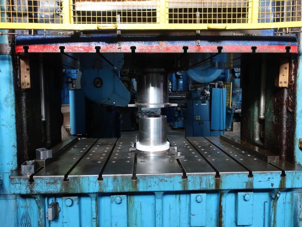 Machines for processing thin/medium thick sheet metal<br> (cutting, punching, pressing, bending)<br><font size="2">In collaboration with Hilco Industrial Acquisitions bv<br></font>-6