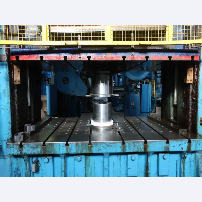 Máquinas para o processamento de chapas metálicas de espessura fina/média<br>(corte, perfuração, prensagem, dobragem)<br><font size="2">Em colaboração com a Hilco Industrial Acquisitions bv</font>-6
