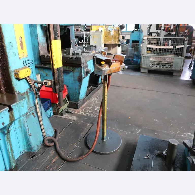 Máquinas para o processamento de chapas metálicas de espessura fina/média<br>(corte, perfuração, prensagem, dobragem)<br><font size="2">Em colaboração com a Hilco Industrial Acquisitions bv</font>-8