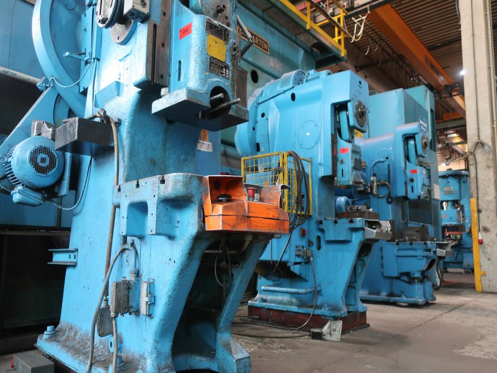 Machines for processing thin/medium thick sheet metal<br> (cutting, punching, pressing, bending)<br><font size="2">In collaboration with Hilco Industrial Acquisitions bv<br></font>-1