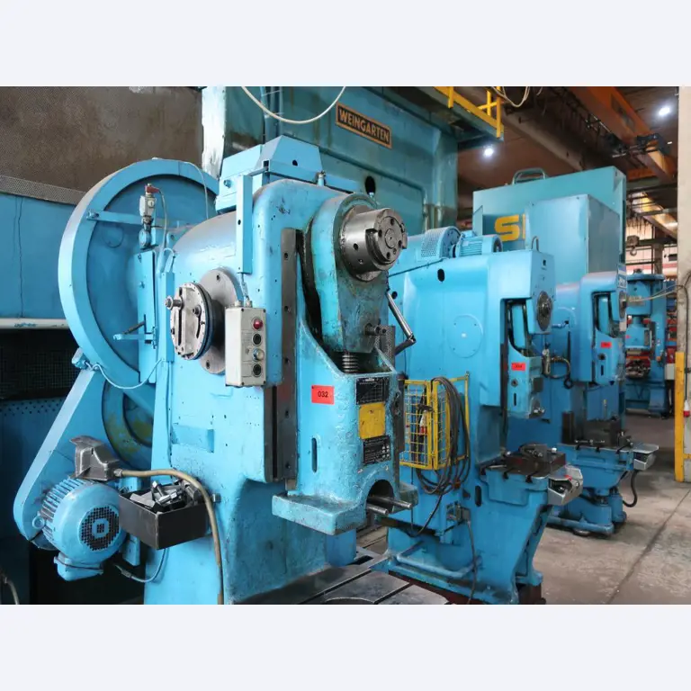 Máquinas para o processamento de chapas metálicas de espessura fina/média<br>(corte, perfuração, prensagem, dobragem)<br><font size="2">Em colaboração com a Hilco Industrial Acquisitions bv</font>-6