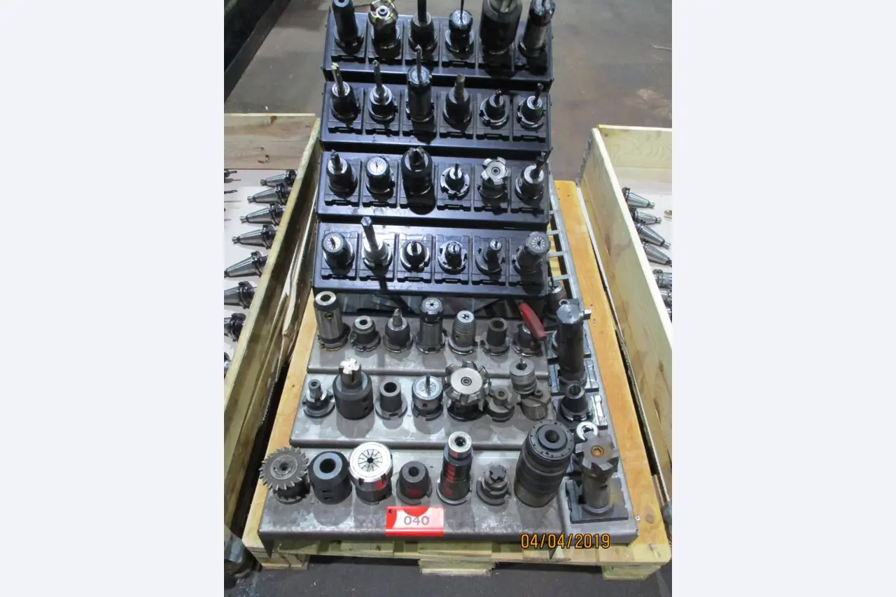 Máquinas para o processamento de chapas metálicas de espessura fina/média<br>(corte, perfuração, prensagem, dobragem)<br><font size="2">Em colaboração com a Hilco Industrial Acquisitions bv</font>-2
