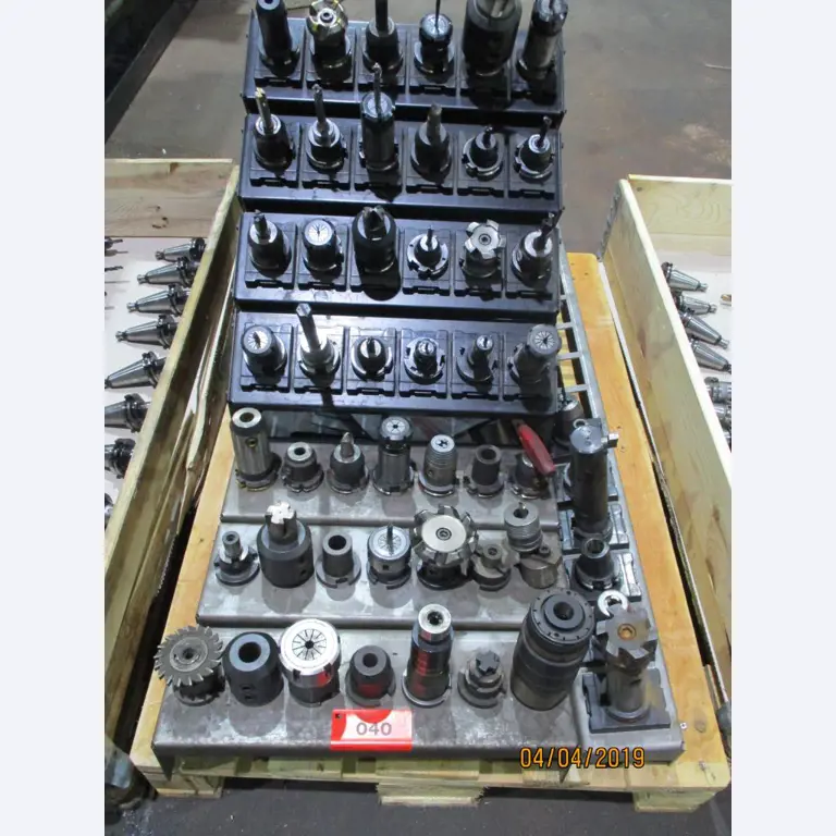 Máquinas para o processamento de chapas metálicas de espessura fina/média<br>(corte, perfuração, prensagem, dobragem)<br><font size="2">Em colaboração com a Hilco Industrial Acquisitions bv</font>-2
