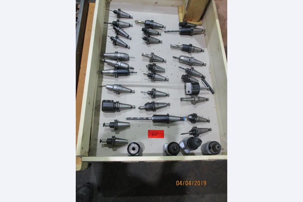 Máquinas para o processamento de chapas metálicas de espessura fina/média<br>(corte, perfuração, prensagem, dobragem)<br><font size="2">Em colaboração com a Hilco Industrial Acquisitions bv</font>-3