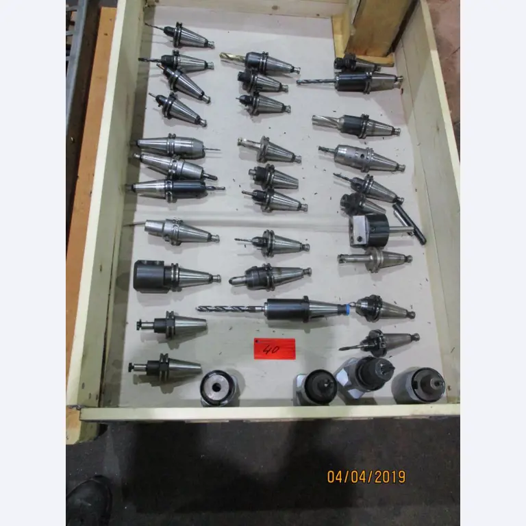 Máquinas para o processamento de chapas metálicas de espessura fina/média<br>(corte, perfuração, prensagem, dobragem)<br><font size="2">Em colaboração com a Hilco Industrial Acquisitions bv</font>-3