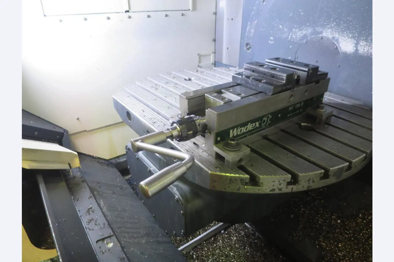 Machines for processing thin/medium thick sheet metal<br> (cutting, punching, pressing, bending)<br><font size="2">In collaboration with Hilco Industrial Acquisitions bv<br></font>-1