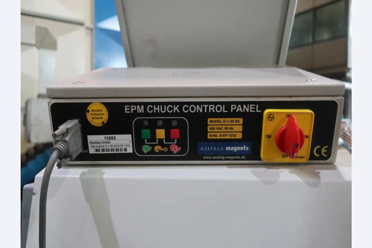 Máquinas para o processamento de chapas metálicas de espessura fina/média<br>(corte, perfuração, prensagem, dobragem)<br><font size="2">Em colaboração com a Hilco Industrial Acquisitions bv</font>-11