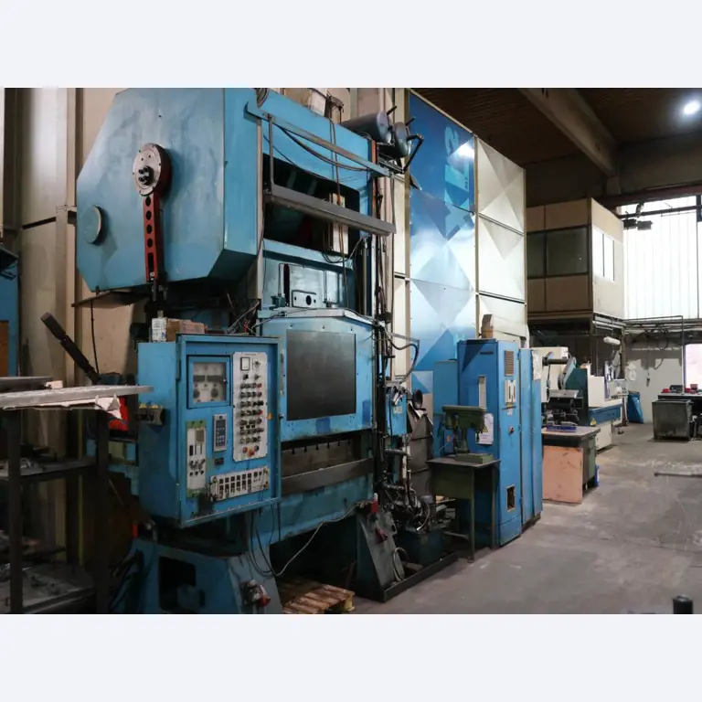 Máquinas para o processamento de chapas metálicas de espessura fina/média<br>(corte, perfuração, prensagem, dobragem)<br><font size="2">Em colaboração com a Hilco Industrial Acquisitions bv</font>-2