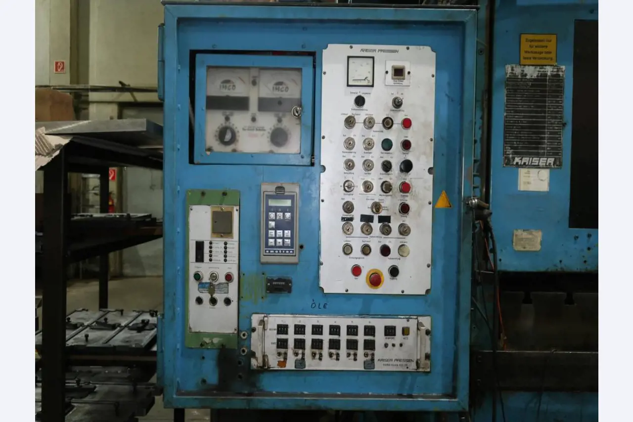 Máquinas para o processamento de chapas metálicas de espessura fina/média<br>(corte, perfuração, prensagem, dobragem)<br><font size="2">Em colaboração com a Hilco Industrial Acquisitions bv</font>-10
