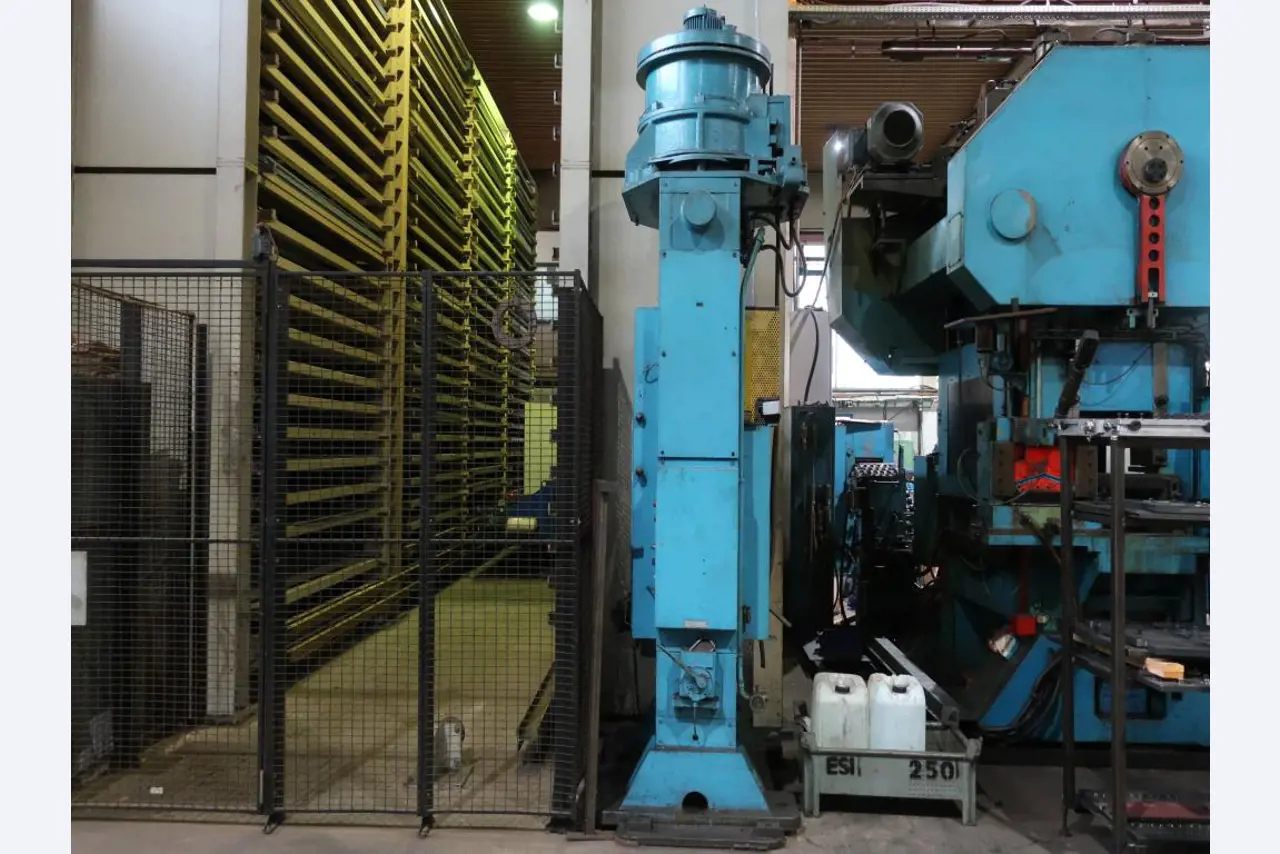 Machines for processing thin/medium thick sheet metal<br> (cutting, punching, pressing, bending)<br><font size="2">In collaboration with Hilco Industrial Acquisitions bv<br></font>-2