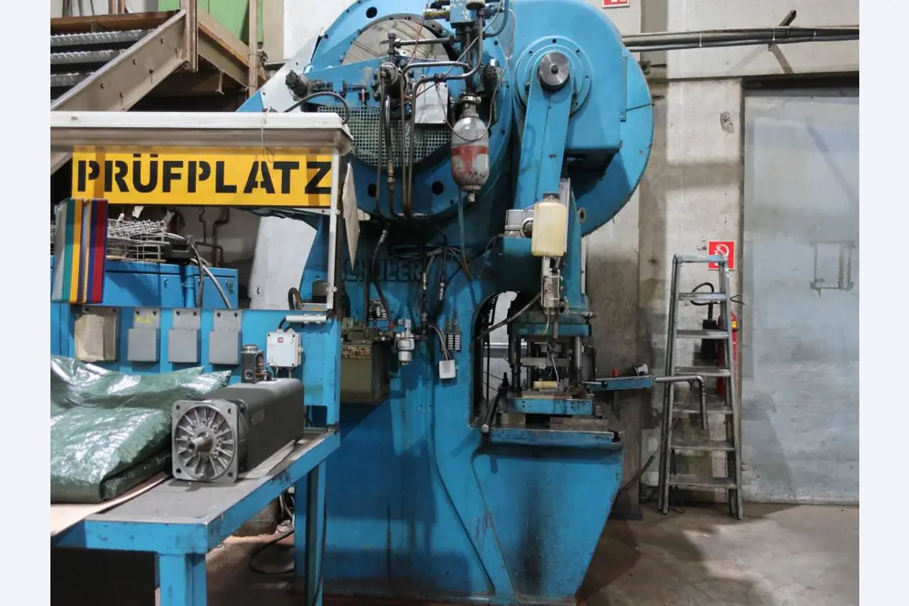 Machines for processing thin/medium thick sheet metal<br> (cutting, punching, pressing, bending)<br><font size="2">In collaboration with Hilco Industrial Acquisitions bv<br></font>-2