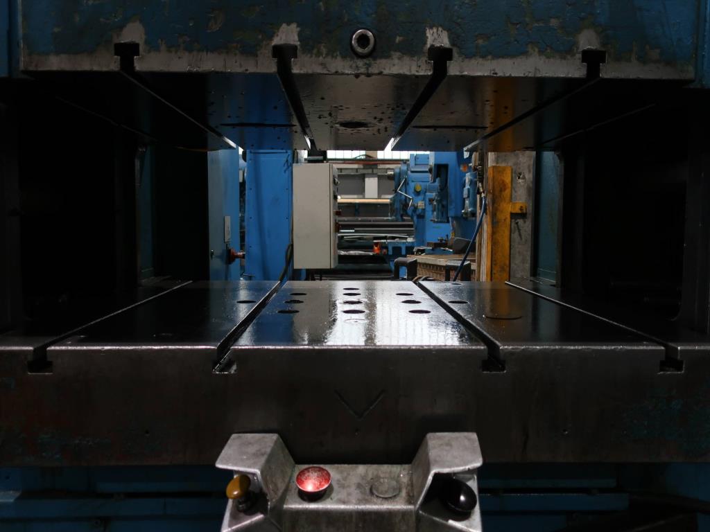 Machines for processing thin/medium thick sheet metal<br> (cutting, punching, pressing, bending)<br><font size="2">In collaboration with Hilco Industrial Acquisitions bv<br></font>-3