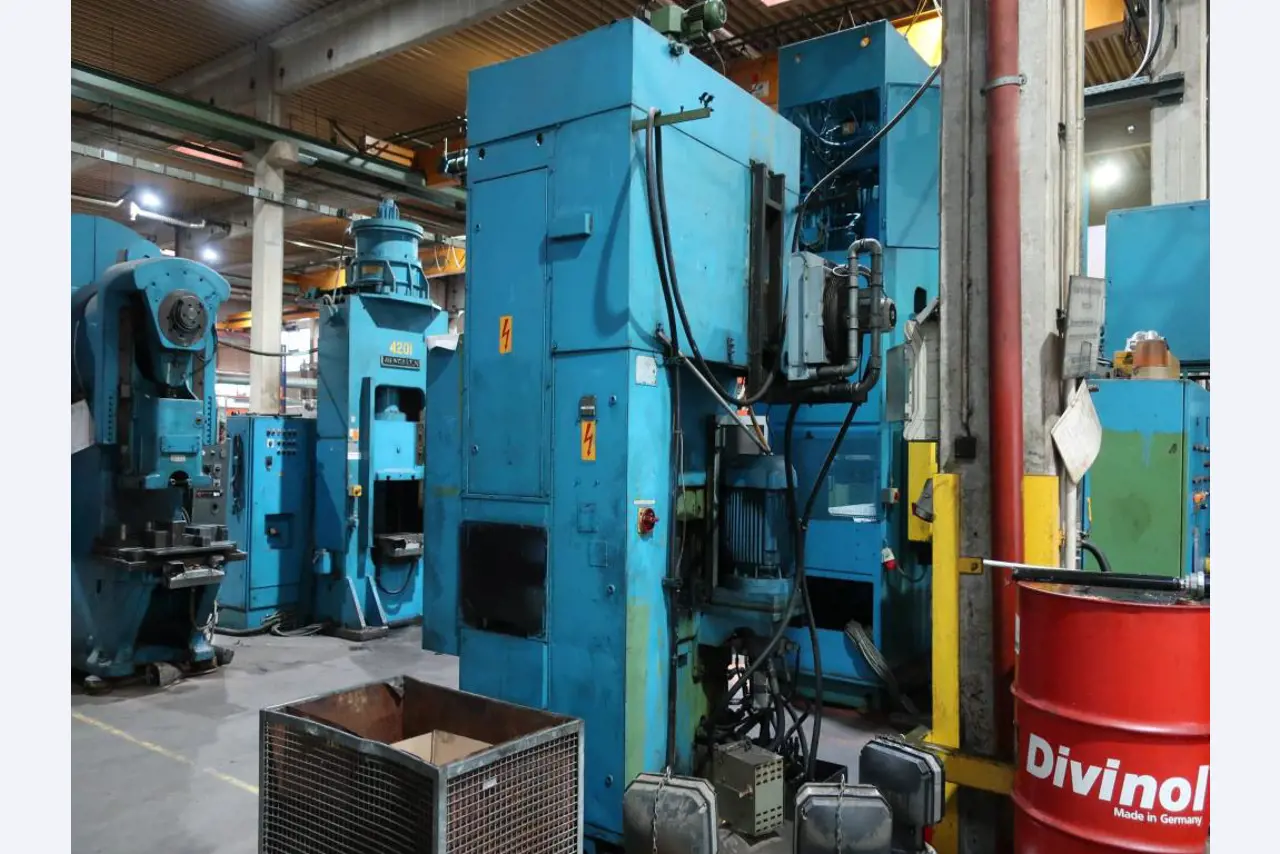 Machines for processing thin/medium thick sheet metal<br> (cutting, punching, pressing, bending)<br><font size="2">In collaboration with Hilco Industrial Acquisitions bv<br></font>-5