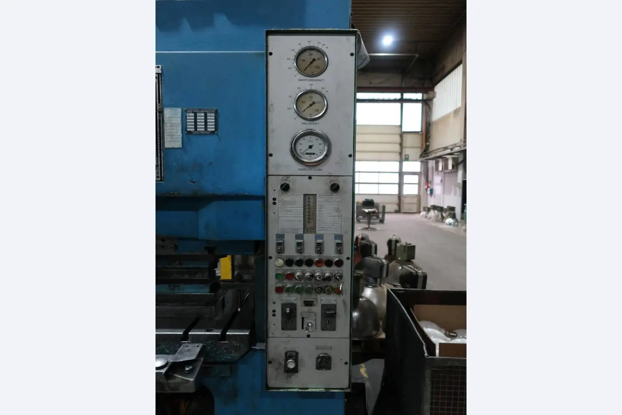 Machines for processing thin/medium thick sheet metal<br> (cutting, punching, pressing, bending)<br><font size="2">In collaboration with Hilco Industrial Acquisitions bv<br></font>-6