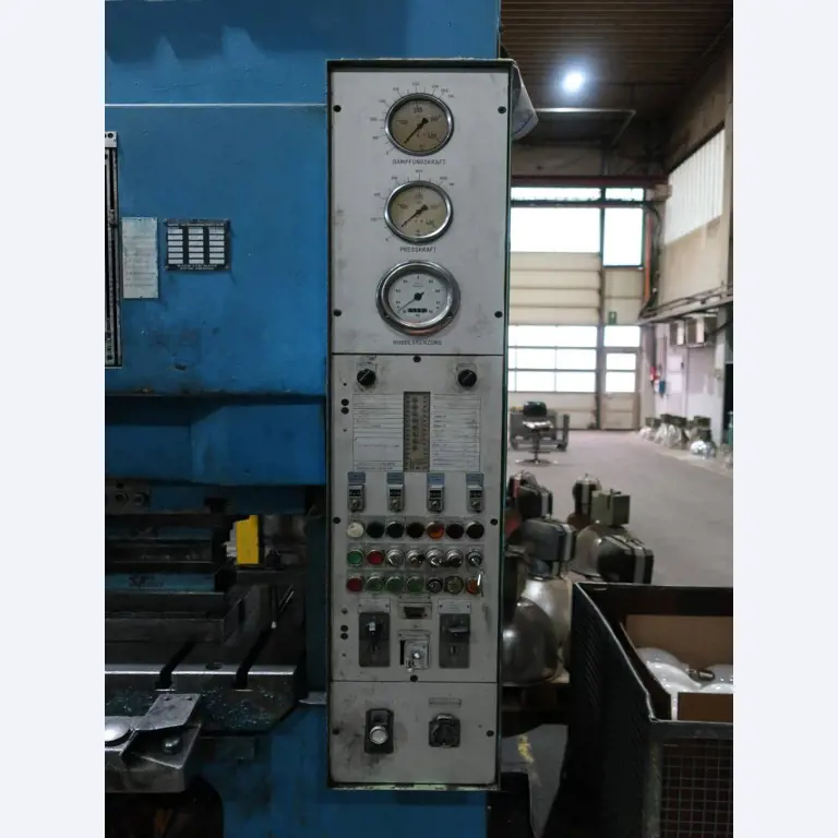 Machines for processing thin/medium thick sheet metal<br> (cutting, punching, pressing, bending)<br><font size="2">In collaboration with Hilco Industrial Acquisitions bv<br></font>-6