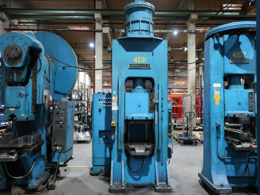 Machines for processing thin/medium thick sheet metal<br> (cutting, punching, pressing, bending)<br><font size="2">In collaboration with Hilco Industrial Acquisitions bv<br></font>-1