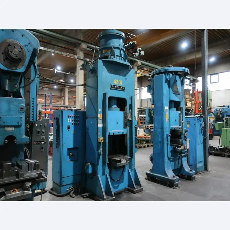 Máquinas para o processamento de chapas metálicas de espessura fina/média<br>(corte, perfuração, prensagem, dobragem)<br><font size="2">Em colaboração com a Hilco Industrial Acquisitions bv</font>-2