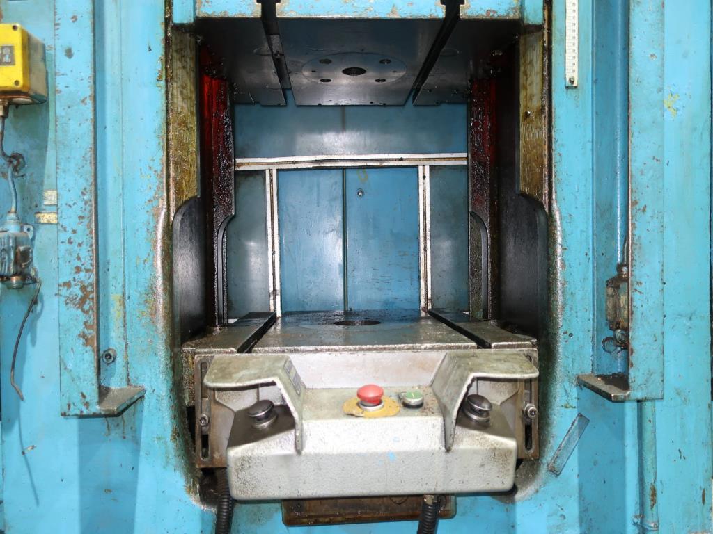 Machines for processing thin/medium thick sheet metal<br> (cutting, punching, pressing, bending)<br><font size="2">In collaboration with Hilco Industrial Acquisitions bv<br></font>-4