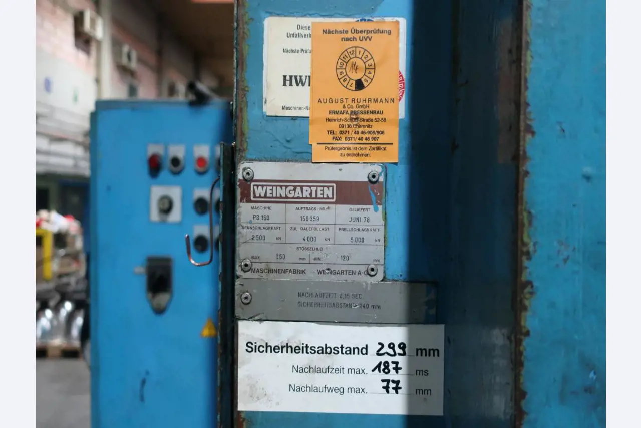Máquinas para o processamento de chapas metálicas de espessura fina/média<br>(corte, perfuração, prensagem, dobragem)<br><font size="2">Em colaboração com a Hilco Industrial Acquisitions bv</font>-6