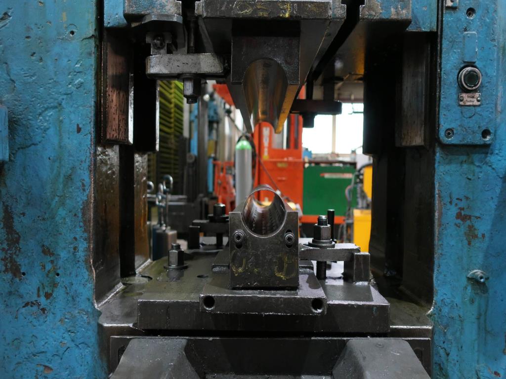 Machines for processing thin/medium thick sheet metal<br> (cutting, punching, pressing, bending)<br><font size="2">In collaboration with Hilco Industrial Acquisitions bv<br></font>-2