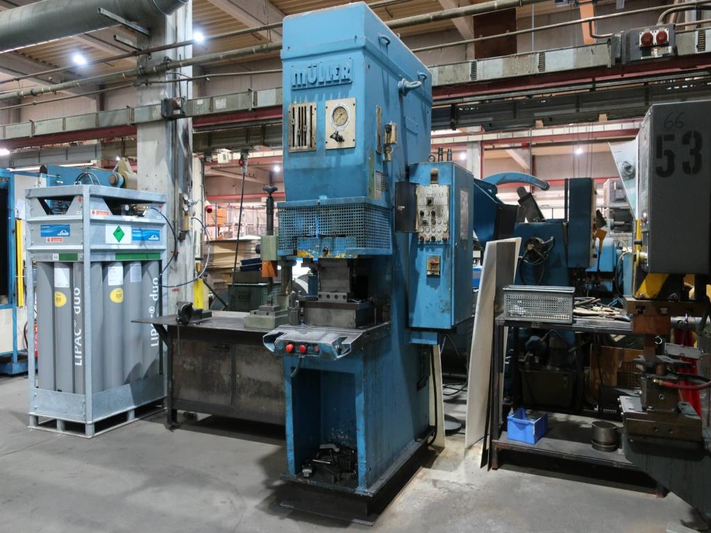 Machines for processing thin/medium thick sheet metal<br> (cutting, punching, pressing, bending)<br><font size="2">In collaboration with Hilco Industrial Acquisitions bv<br></font>-1