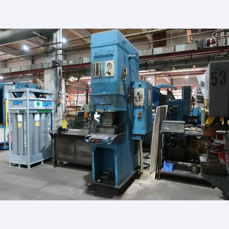 Máquinas para o processamento de chapas metálicas de espessura fina/média<br>(corte, perfuração, prensagem, dobragem)<br><font size="2">Em colaboração com a Hilco Industrial Acquisitions bv</font>-1