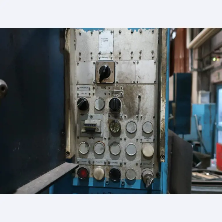 Máquinas para o processamento de chapas metálicas de espessura fina/média<br>(corte, perfuração, prensagem, dobragem)<br><font size="2">Em colaboração com a Hilco Industrial Acquisitions bv</font>-4