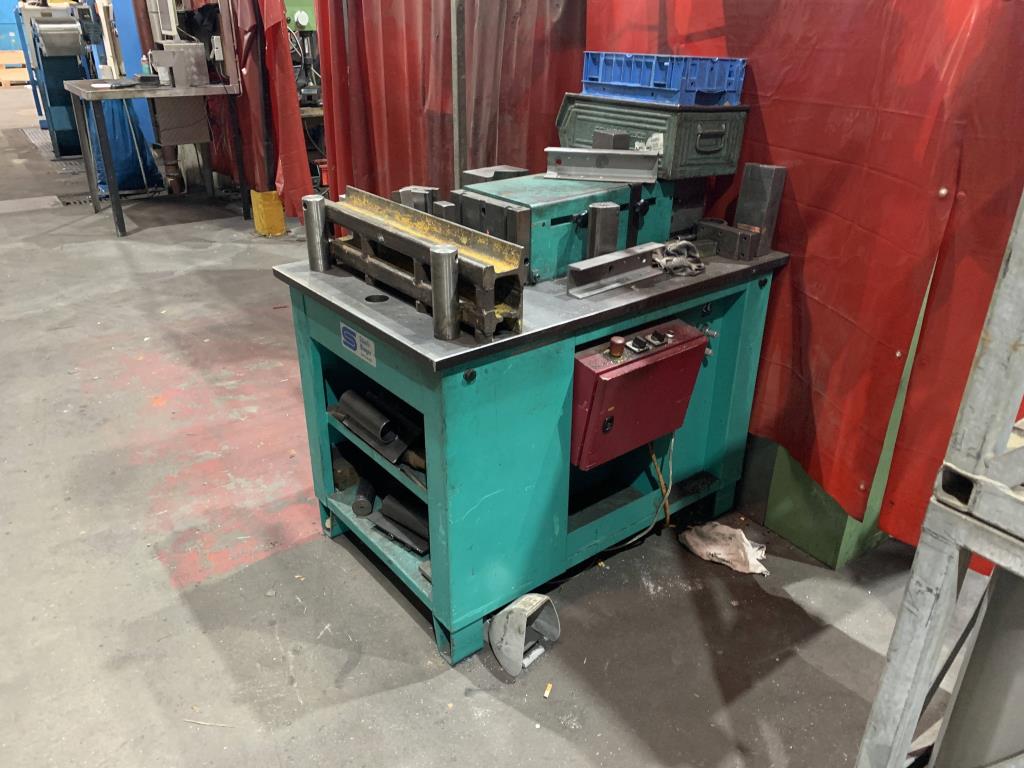 Maschinen zur Bearbeitung von dünnen/mittelstarken Blechen<br>(Schneiden, Stanzen, Pressen, Biegen)<br><font size="2">In Zusammenarbeit m. Hilco Industrial Acquisitions bv</font>-1