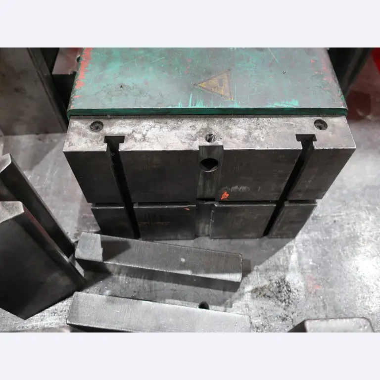 Máquinas para o processamento de chapas metálicas de espessura fina/média<br>(corte, perfuração, prensagem, dobragem)<br><font size="2">Em colaboração com a Hilco Industrial Acquisitions bv</font>-3