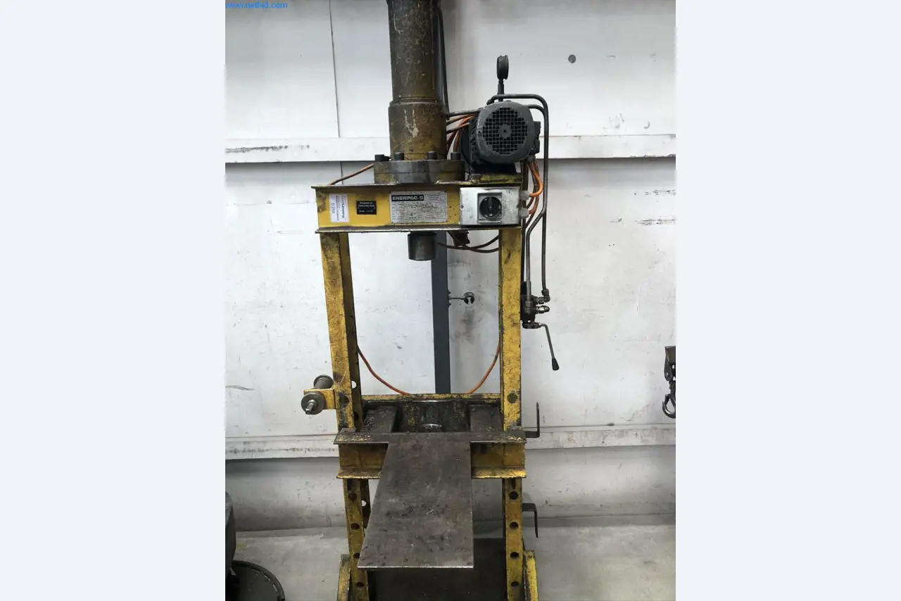 Machinery and equipment (Aluminium diecasting cells from the closing of a large automotive supplier)-1