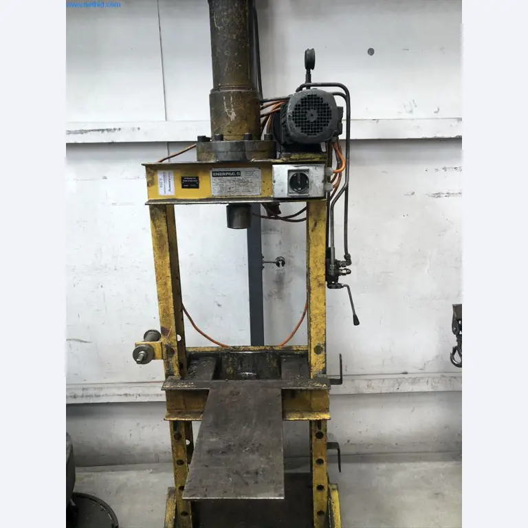 Machinery and equipment (Aluminium diecasting cells from the closing of a large automotive supplier)-1