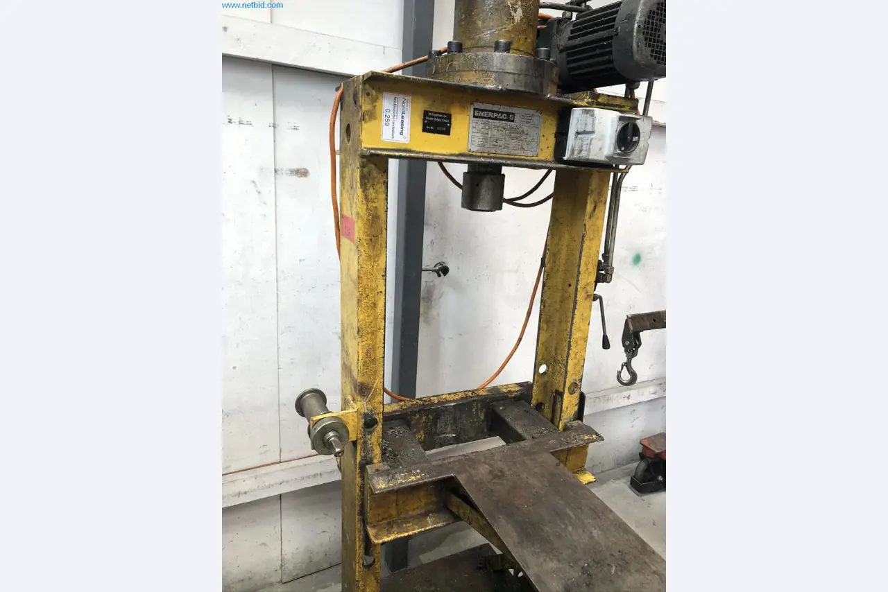 Machinery and equipment (Aluminium diecasting cells from the closing of a large automotive supplier)-4