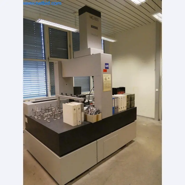 Máquinas e sistemas (fundição injectada de alumínio para a indústria automóvel e de fornecimento automóvel)-1