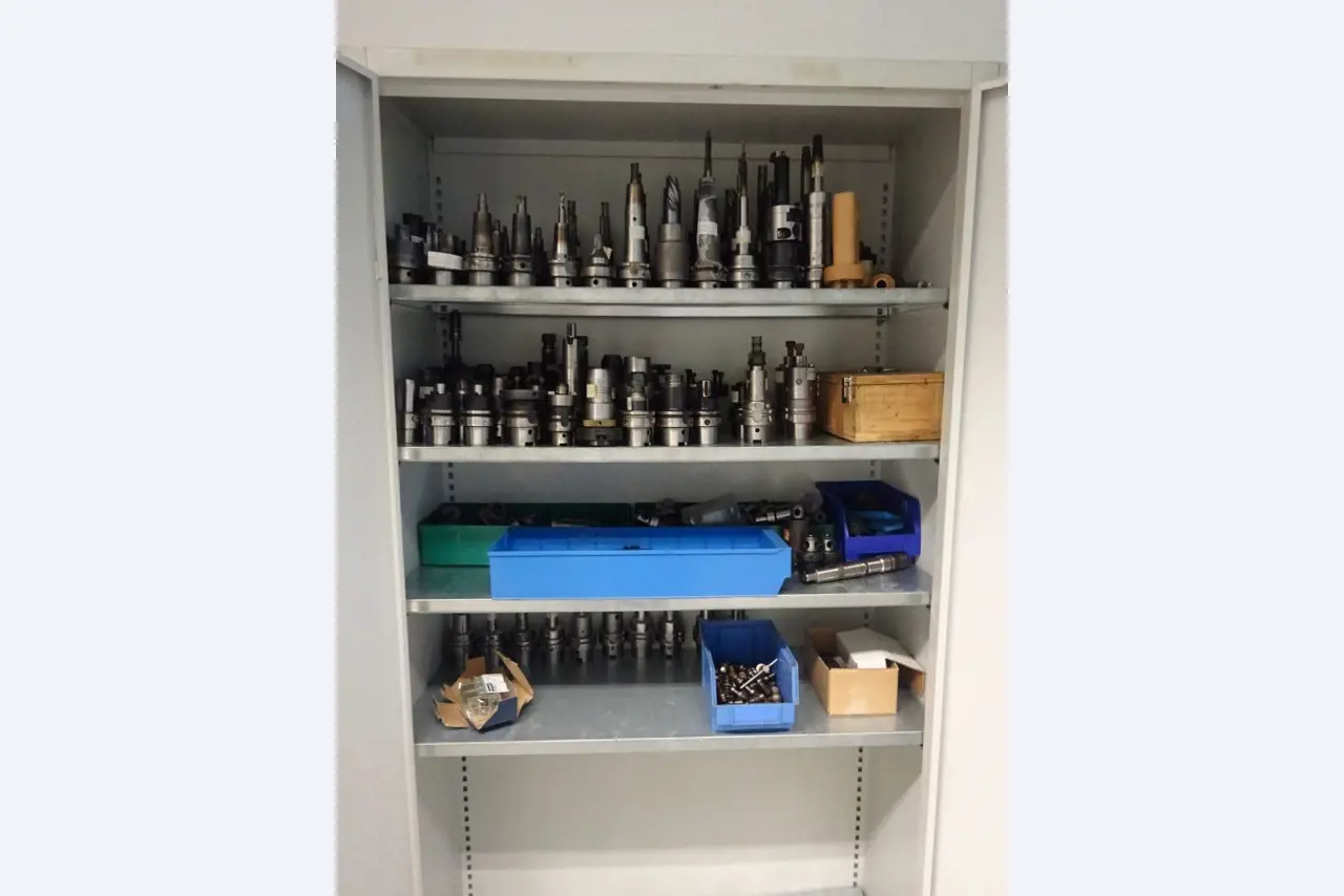 Máquinas e sistemas (fundição injectada de alumínio para a indústria automóvel e de fornecimento automóvel)-33