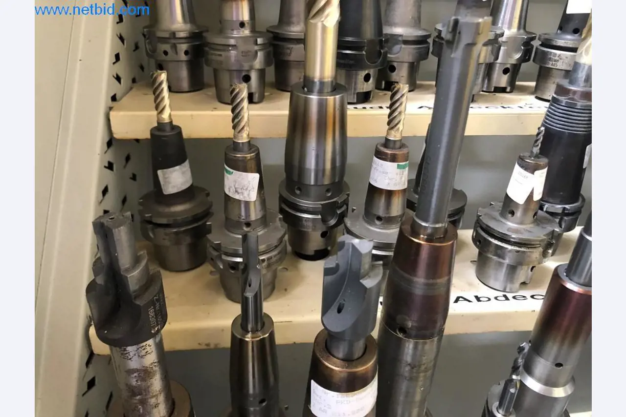 Máquinas e sistemas (fundição injectada de alumínio para a indústria automóvel e de fornecimento automóvel)-6