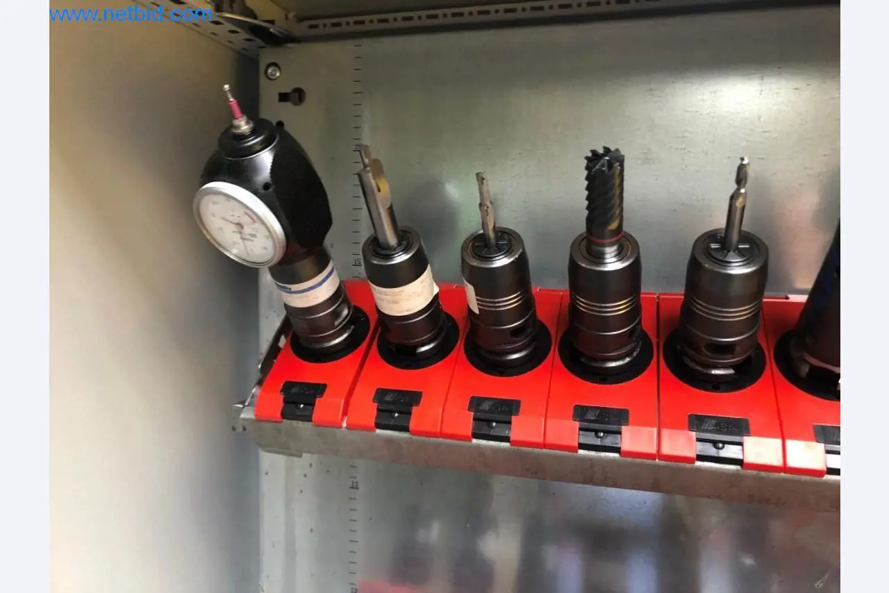 Máquinas e sistemas (fundição injectada de alumínio para a indústria automóvel e de fornecimento automóvel)-2