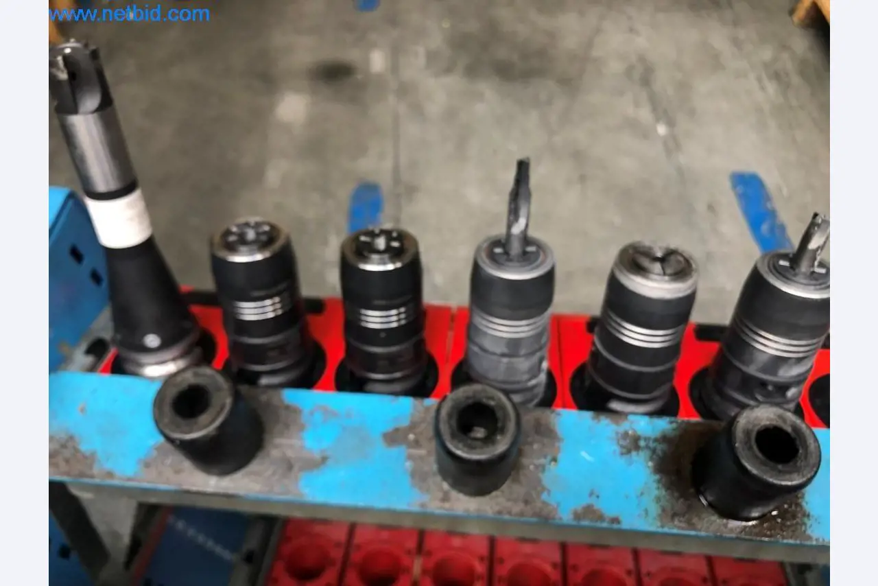 Máquinas e sistemas (fundição injectada de alumínio para a indústria automóvel e de fornecimento automóvel)-7