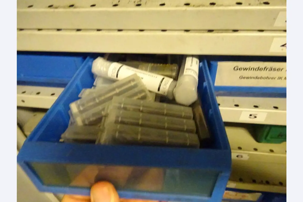 Maschinen und Anlagen (Aluminiumdruckguss für die Automobil- und Automobilzulieferindustrie)-8