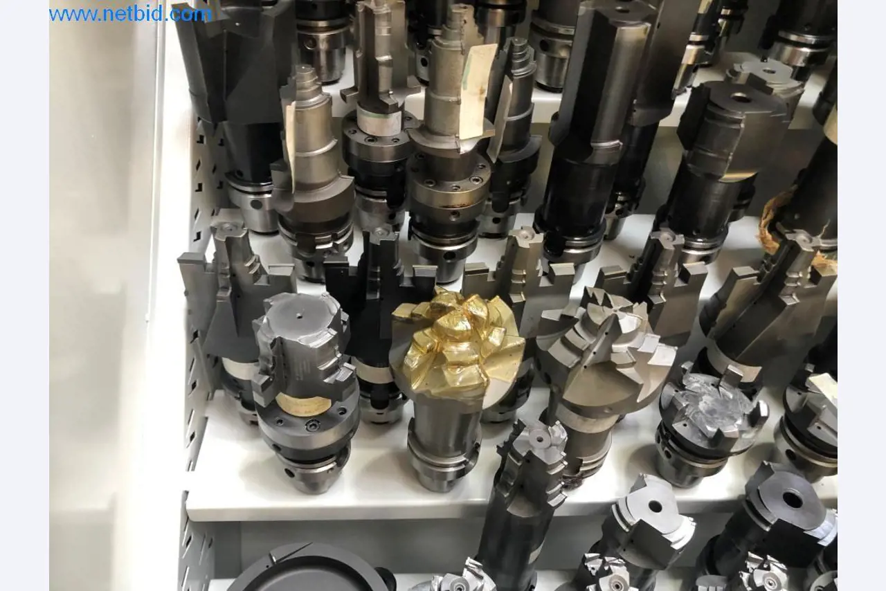 Máquinas e sistemas (fundição injectada de alumínio para a indústria automóvel e de fornecimento automóvel)-17