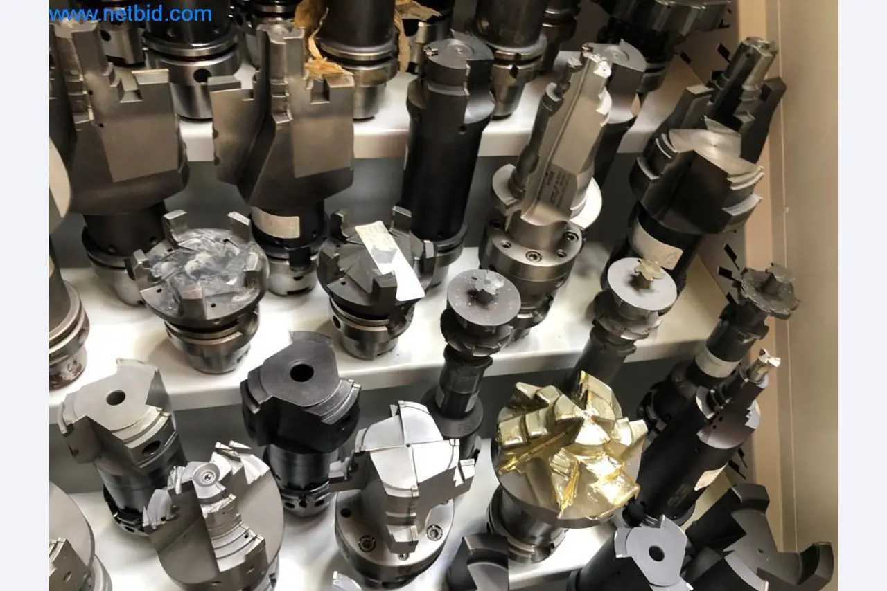 Máquinas e sistemas (fundição injectada de alumínio para a indústria automóvel e de fornecimento automóvel)-5