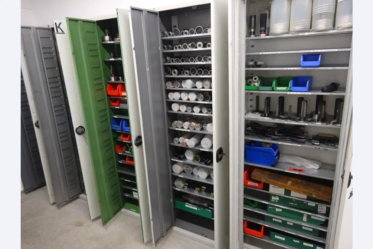 Stroji in sistemi (tlačno litje aluminija za avtomobilsko industrijo in avtomobilsko oskrbo)-36