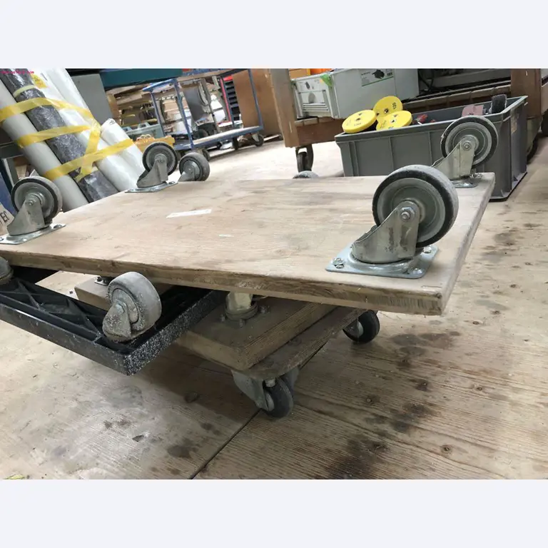 Equipamento operacional e de escritório <br>de uma empresa de construção de janelas-1