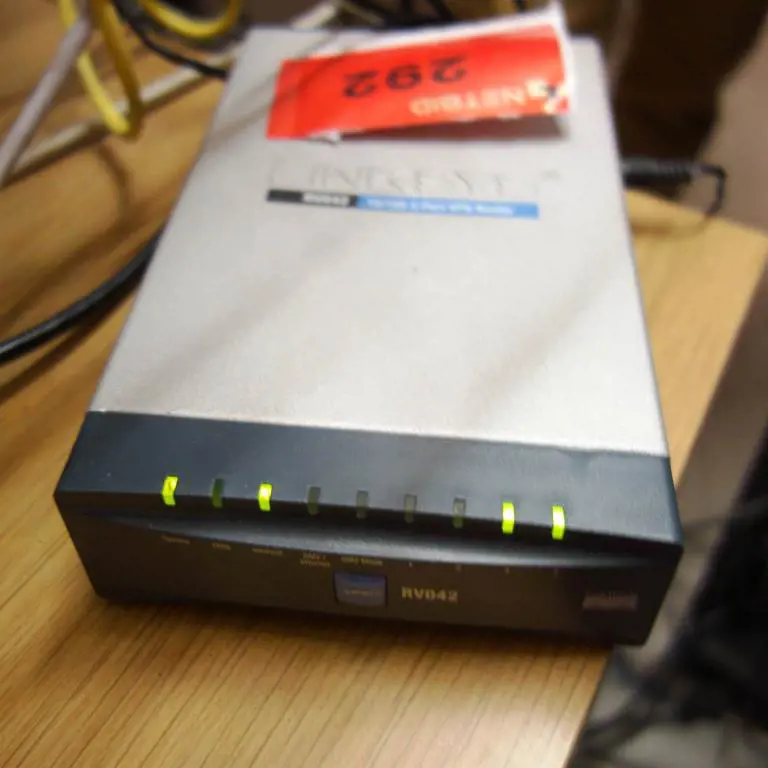 Router  Linksys RV 042