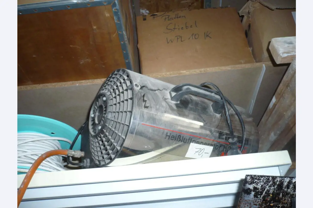 workshop equipment consisting of hand machines and equipment of a sanitary and installation company<br>  -10