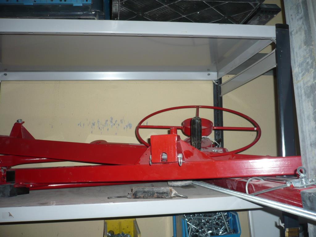 workshop equipment consisting of hand machines and equipment of a sanitary and installation company<br>  -12