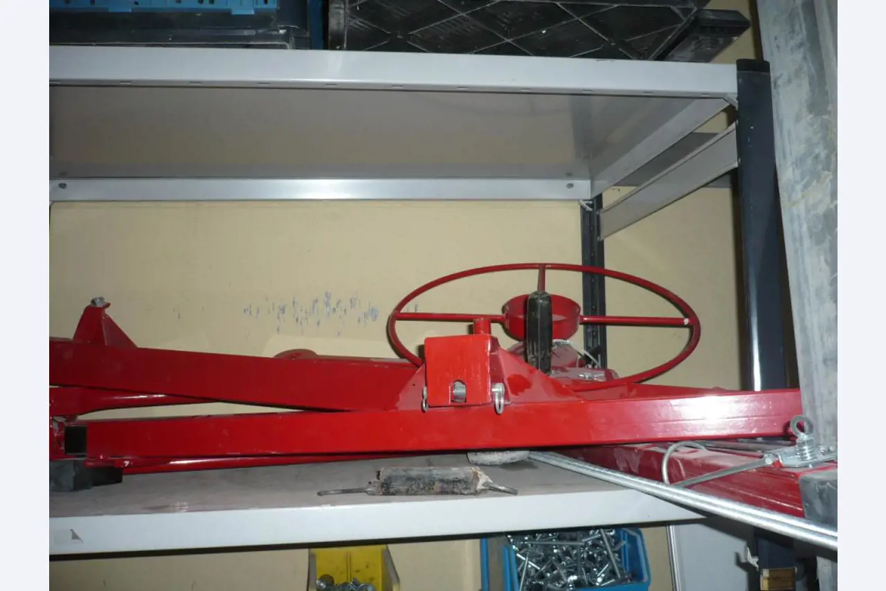 workshop equipment consisting of hand machines and equipment of a sanitary and installation company<br>  -12
