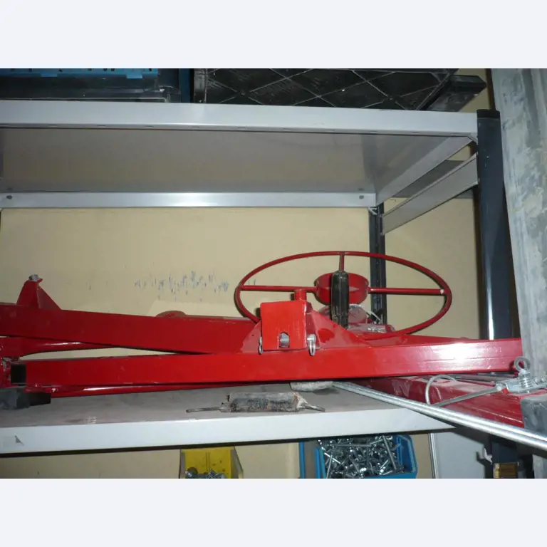 workshop equipment consisting of hand machines and equipment of a sanitary and installation company<br>  -12