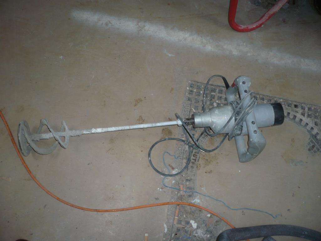 workshop equipment consisting of hand machines and equipment of a sanitary and installation company<br>  -5