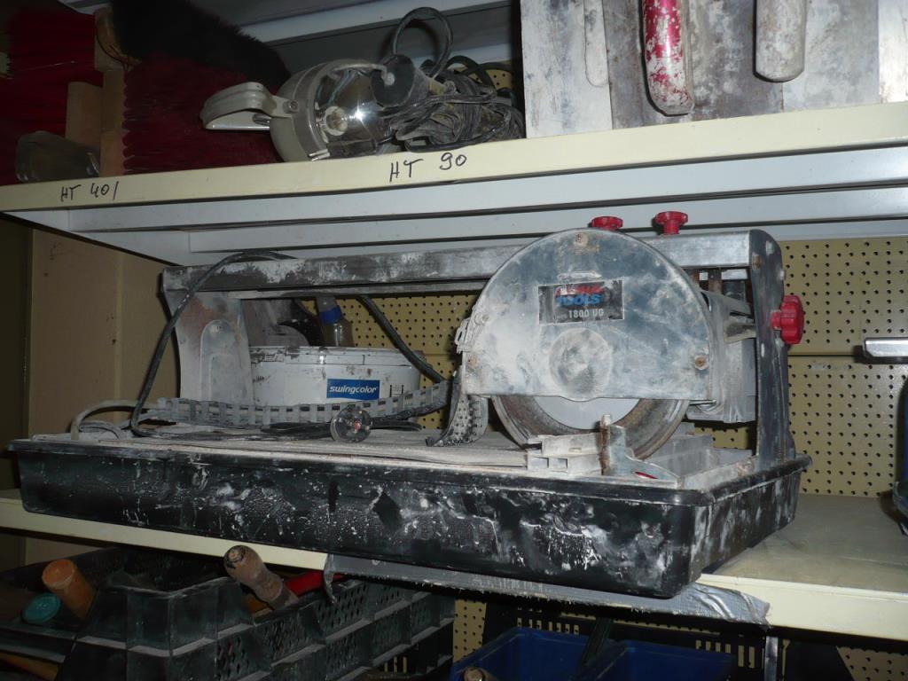 workshop equipment consisting of hand machines and equipment of a sanitary and installation company<br>  -7